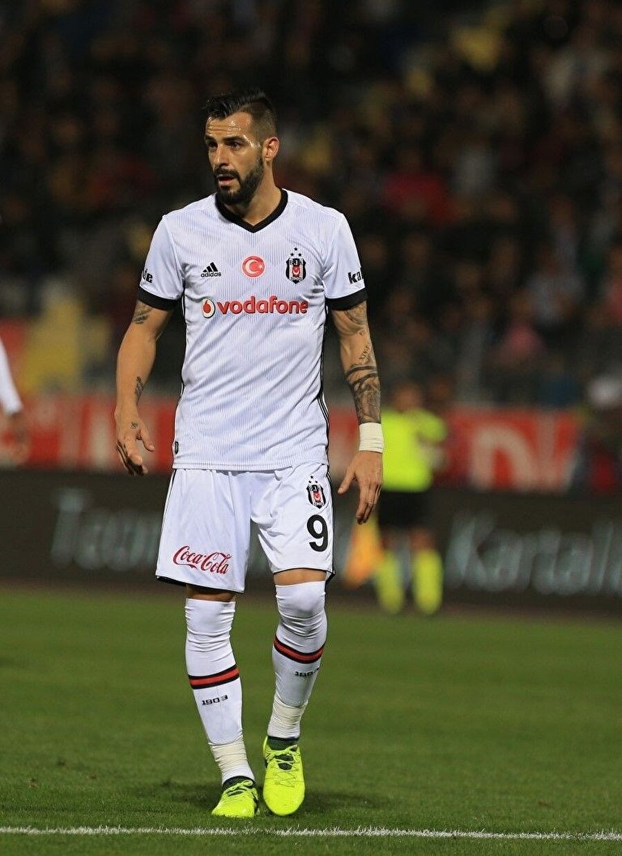 Beşiktaş formasıyla bu sezon 43 maça çıkan Negredo 15 gol atıp 9 asist yaptı.