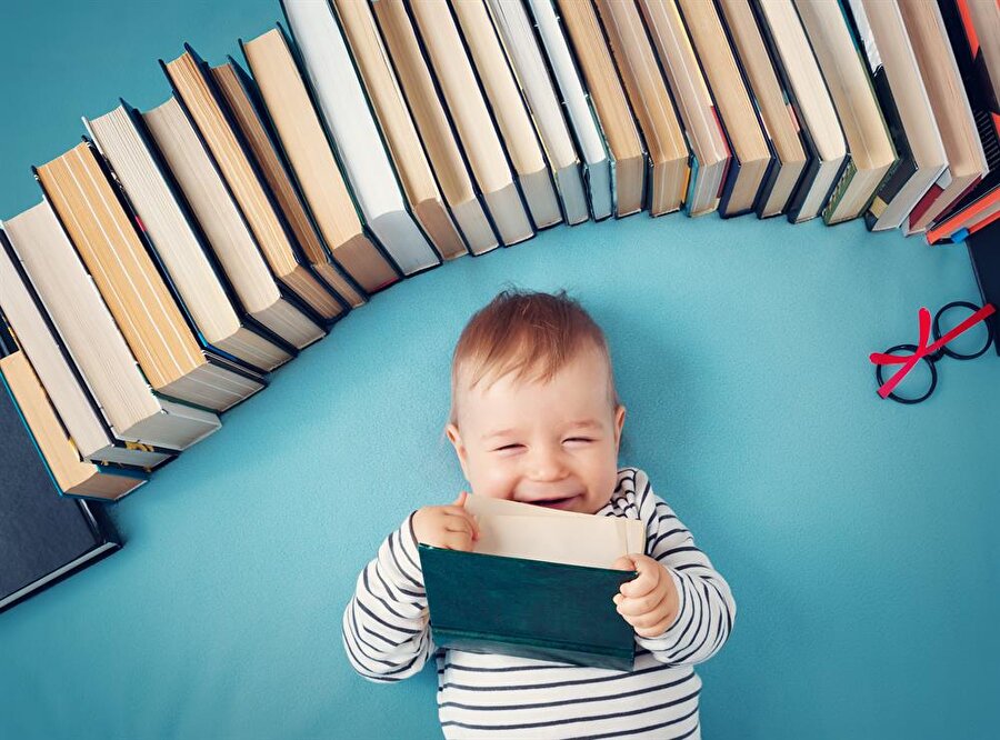 Minik bebeklerinizin birer kitap aşağı olmasını istiyorsanız; onları teşvik etmenizde fayda var.