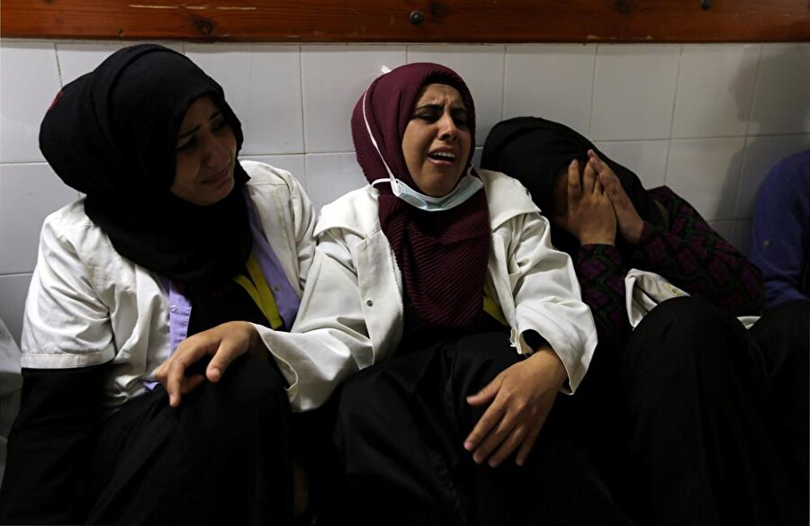 Genç Razan'ın arkadaşları da büyük bir üzüntü yaşadılar. (Ibraheem Abu Mustafa / Reuters)