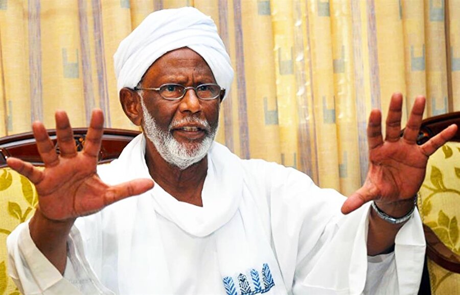 Sudan eski adalet bakanı ve muhalif lider Hasan Turabi.