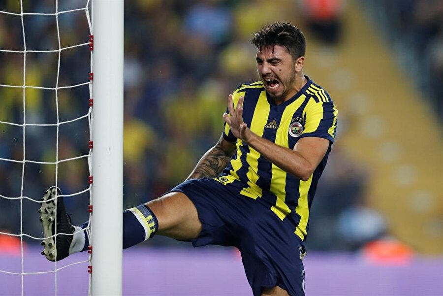 Ozan Tufan geride bıraktığımız sezon Fenerbahçe formasıyla 14 maça çıktı ve 3 kez fileleri havalandırdı. 