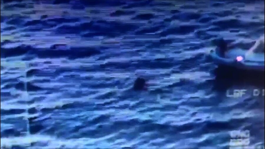 Arama kurtarma faaliyetleri sonucu 6'sı çocuk 9 göçmenin cansız bedeni denizden çıkarıldı.