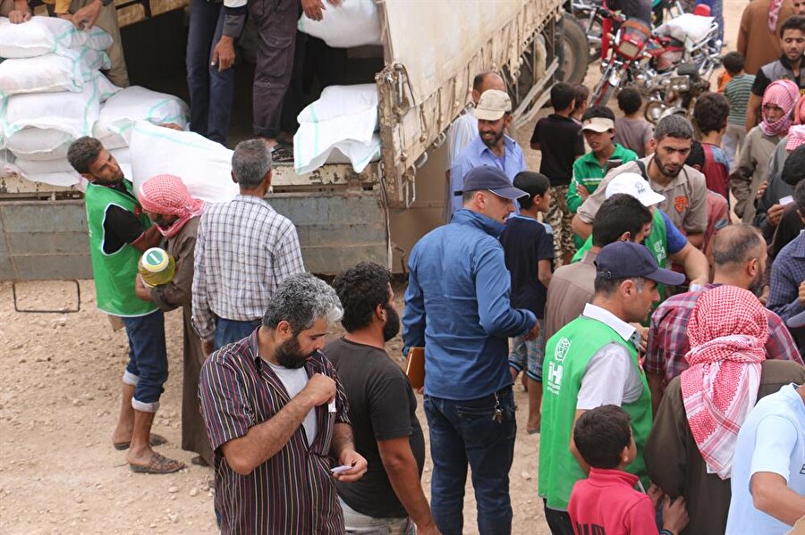 Mukavveme kampında 3 bin 365 aileye ramazan kumanyası dağıtımı gerçekleştirildi.