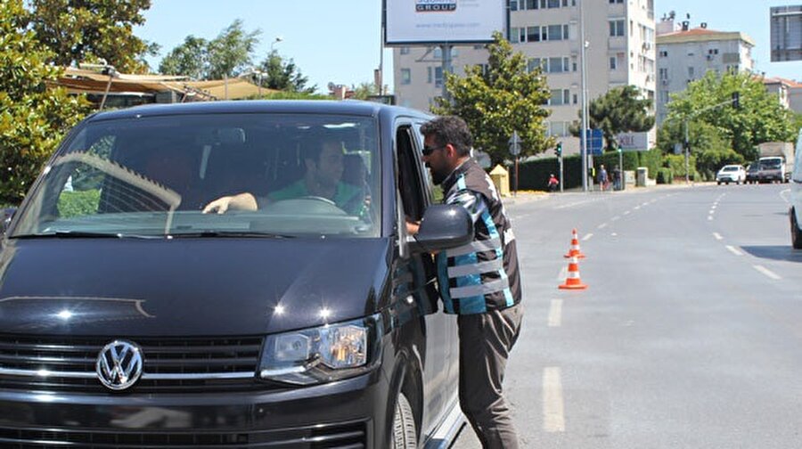 Uber sürücülerinin yanı sıra yolculuk yapan kişilere de cezalar kesildi. 