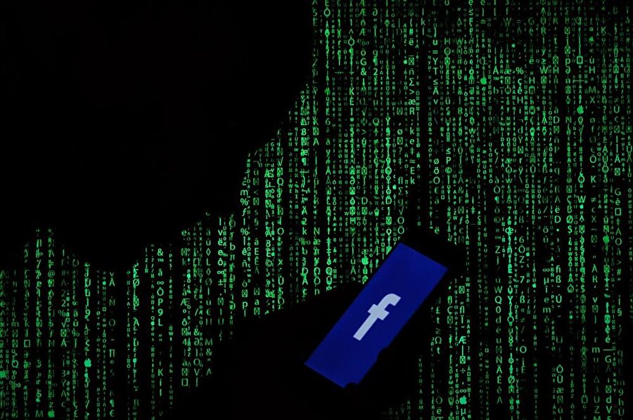 Facebook, veri skandalı yüzünden binlerce kullanıcı tarafından protesto edilmişti. 