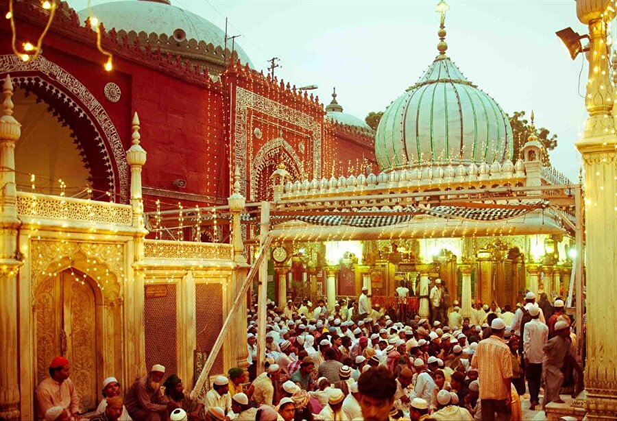 Cemaatin merkezi kabul edilen, Yeni Delhi'deki Nizamuddin Camii.