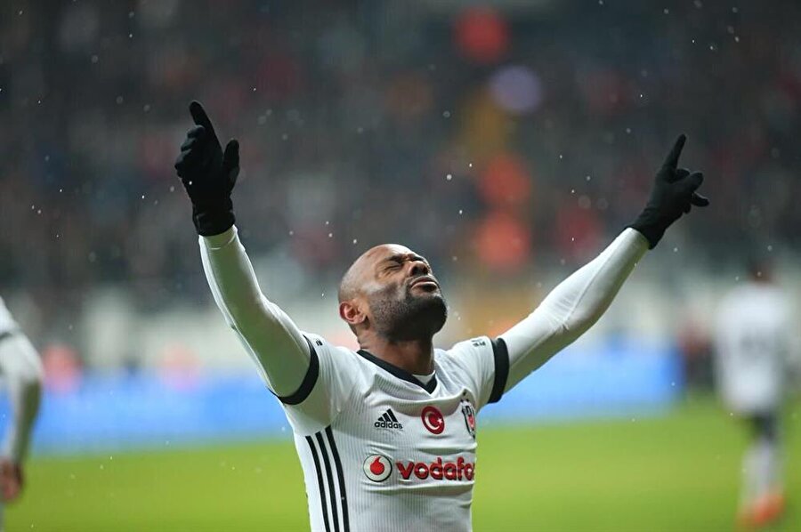 Brezilyalı futbolcu Beşiktaş formasıyla çıktığı 13 maçta 600 dakika süre aldı.