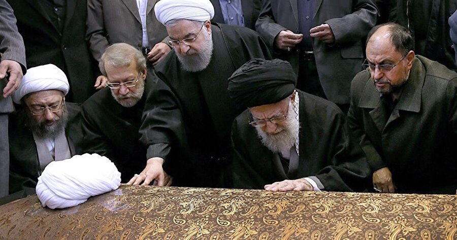 İran Dini Lideri Ali Hamaney ve Cumhurbaşkanı Hasan Ruhani, Rafsanjani'nin cenazesinde.