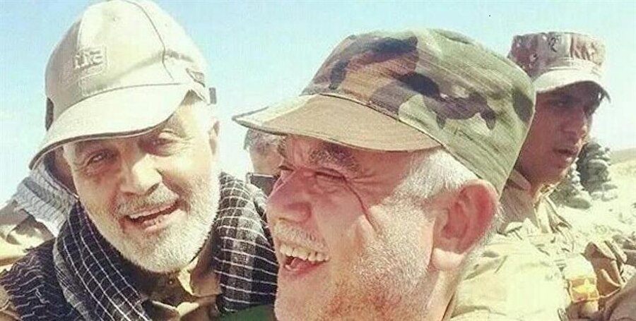 General Kasım Süleymani (solda), Hadi el Amiri'yle birlikte.