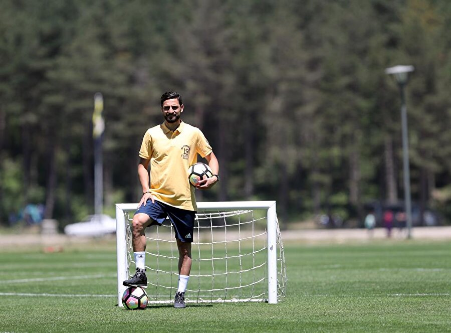 29 Haziran 2017'de Fenerbahçe ile sözleşme imzalayan Mehmet Ekici şimdiye kadar sarı-lacivertli forma ile 11 maça çıktı.