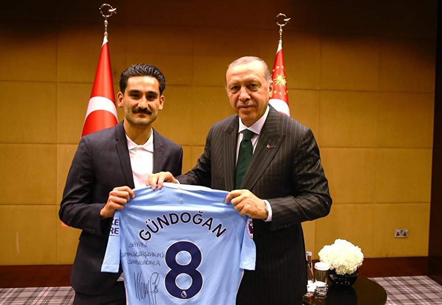 Yapılan ırkçı saldırılar yetenekli futbolcunun keyfini kaçırdı.