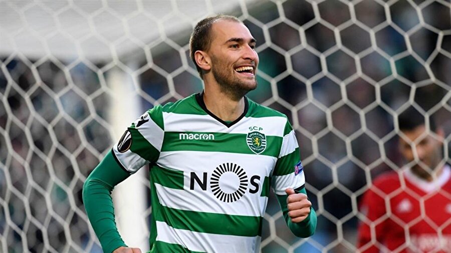 Dost, Sporting CP ile geçtiğimiz sezon 49 maça çıktı. Yetenekli futbolcu 34 gol atıp 7 asist yaptı.
