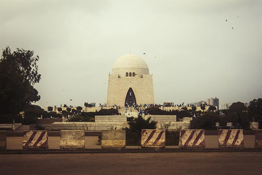 Muhammed Ali Jinnah adına yaptırılan Karaçi'deki mezar.