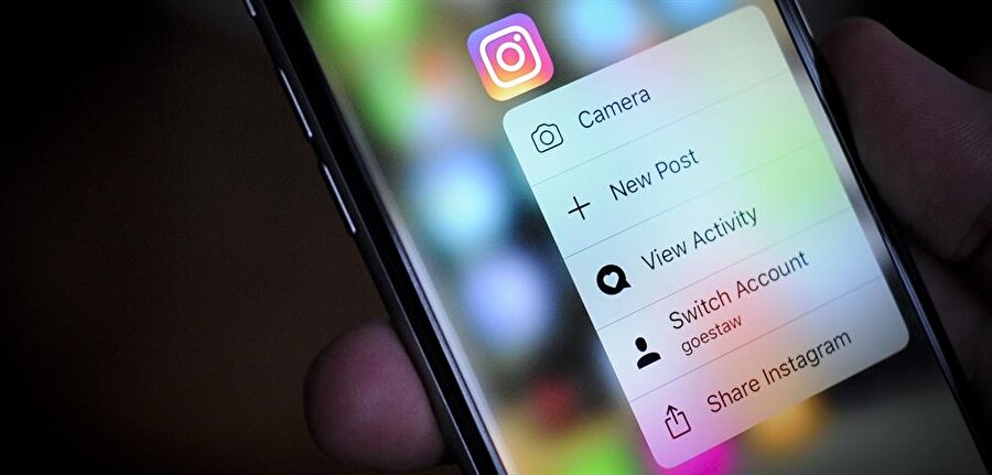 Instagram'ın "Kullanım Bilgileri" sistemi altındaki "Günlük Limit" özelliği sayesinde uygulamada geçirilen süreyi görmek ve kısıtlamak mümkün oluyor. Ayrıca bu noktada bildirimlerin özelleştirilebilir yapısı da büyük önem taşıyor.