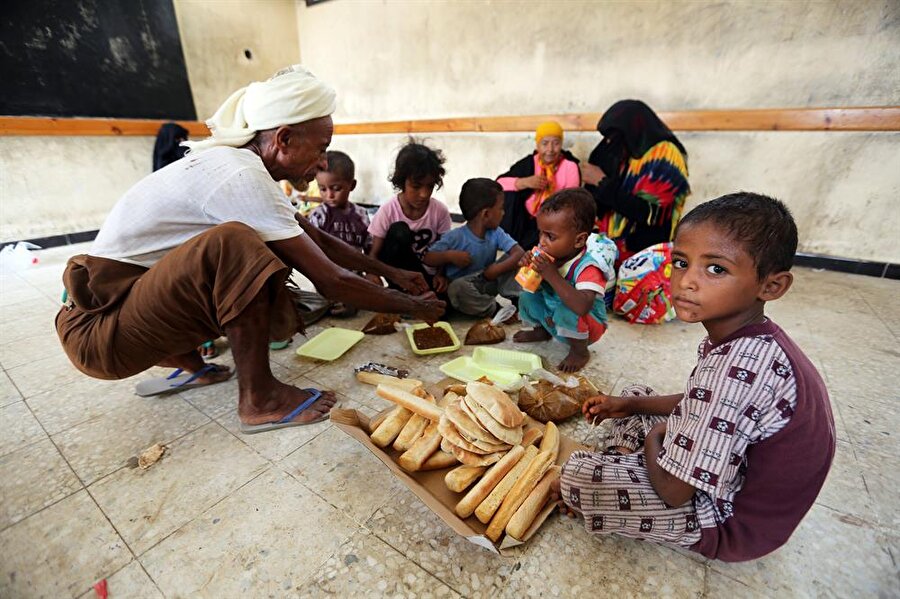 Bütün savaşlarda olduğu gibi, Yemen krizinin de en büyük faturası sivillere çıkıyor. (Abduljabbar Zayed / Reuters)