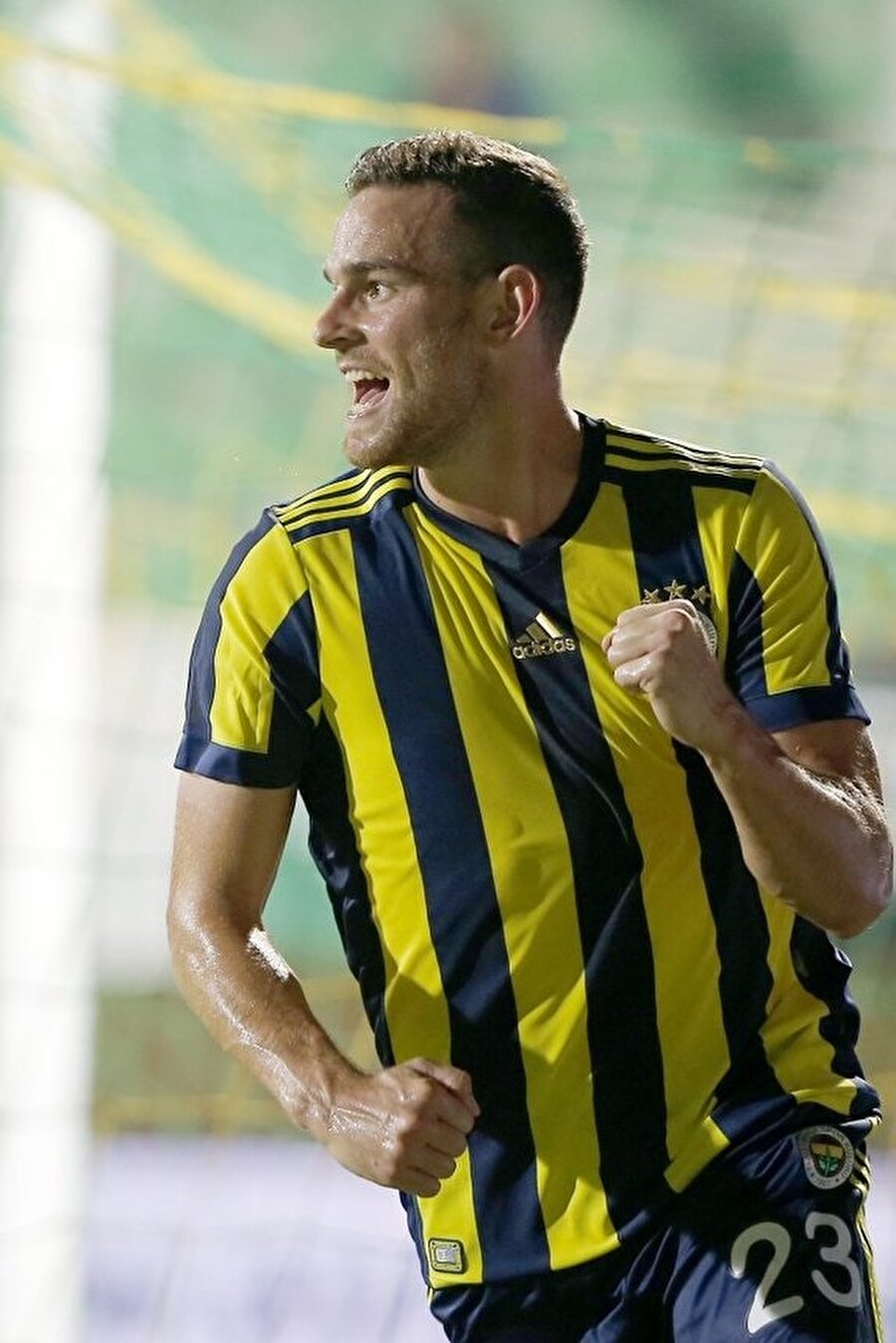 Janssen geride bıraktığımız sezon Fenerbahçe formasıyla 19 maça çıktı. Hollandalı futbolcu söz konusu maçlarda 5 gol atıp 4 asist yaptı.