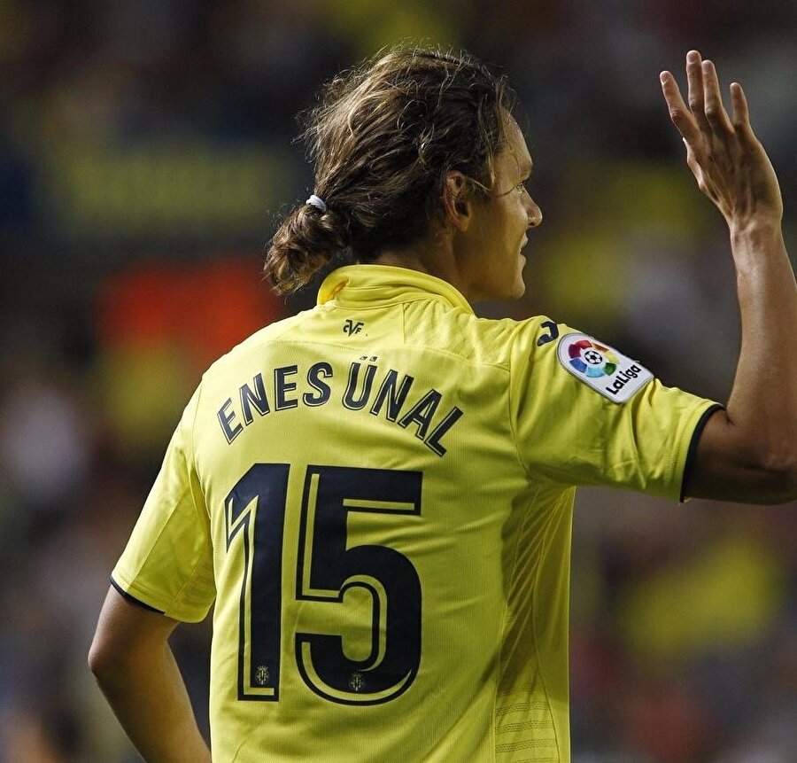 Geride bıraktığımız sezon Enes Ünal, Villarreal formasıyla 30 maça çıktı. Milli futbolcu söz konusu maçlarda 6 gol atıp 3 asist yaptı.
