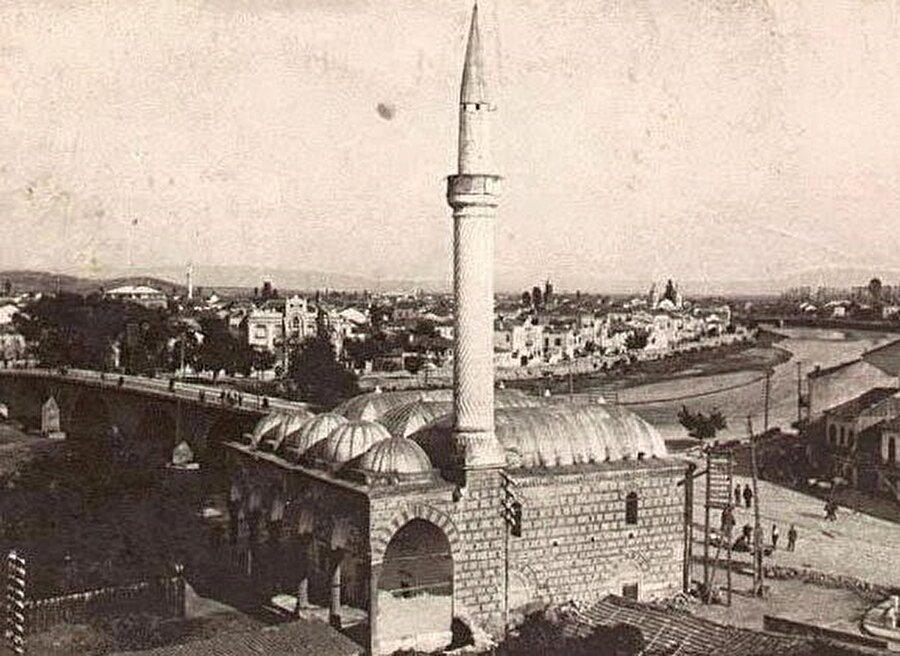 Burmalı Camii.