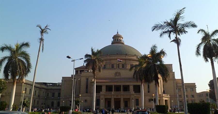 Kahire Üniversitesi.