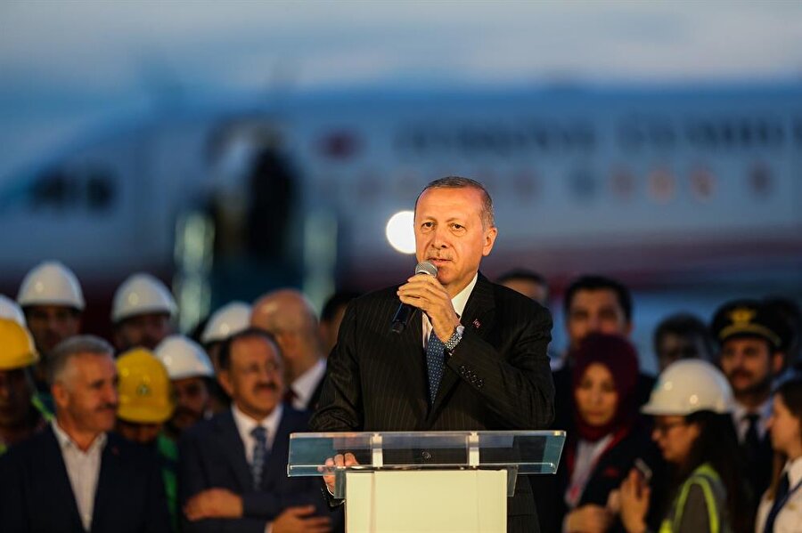 Cumhurbaşkanı Erdoğan, "Bizler için çok çok anlamlı bir gün. 29 Ekim'de inşallah bu muhteşem havalimanımızın açılışını yapacağız." dedi.