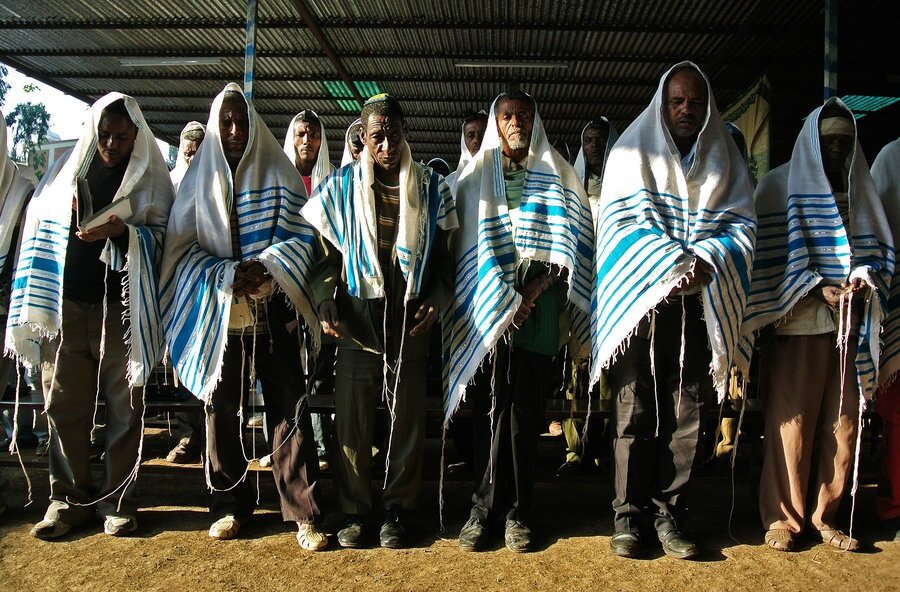 Falaşalar, inançları ve ibadet şekilleri itibarıyla İsrail'deki Yahudilerden farklılık gösteriyorlar.