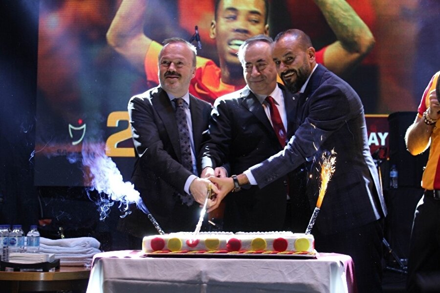 Galatasaraylılar kutlamaları sürdürecek.