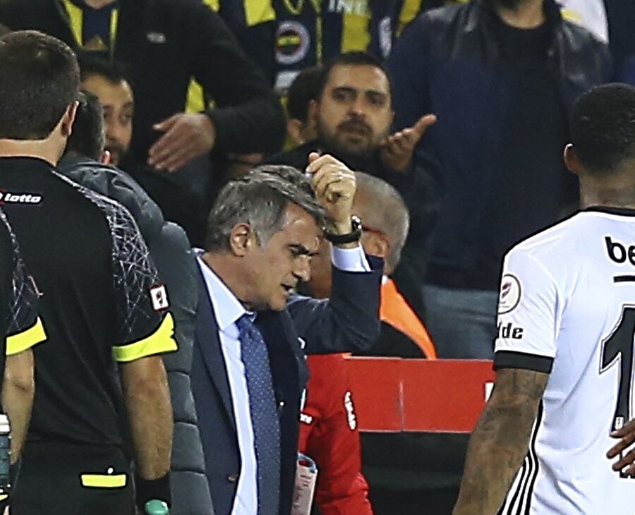 Olaylı maç sırasında Beşiktaş Teknik Direktörü Şenol Güneş başından yaralandı. n