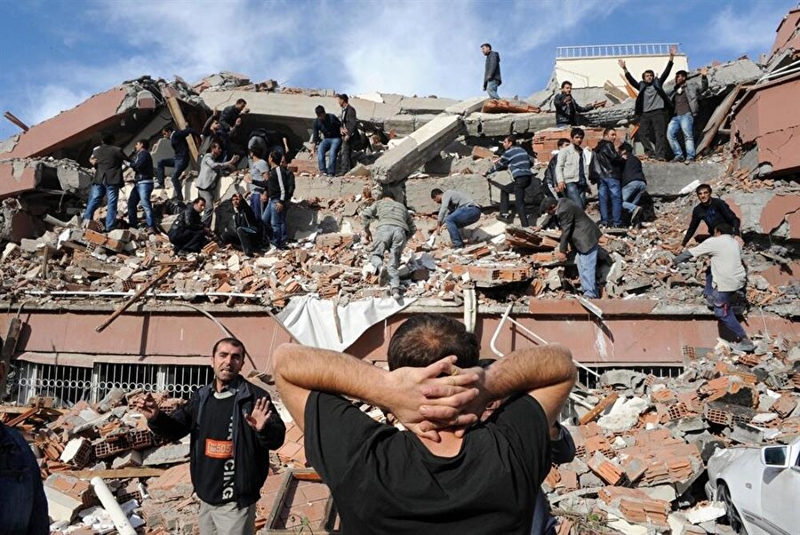 1999 yılında gerçekleşen Marmara Depreminden geriye milyonlarca insanın yüreğindeki acılar kaldı.