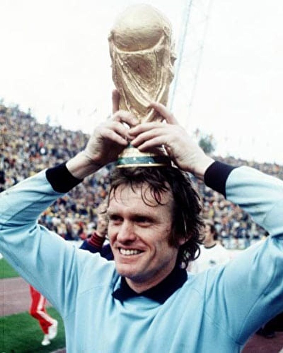 Almanya'nın 1974 yılında Dünya Kupası'nı kazanmasında Maier önemli rol oynadı. 