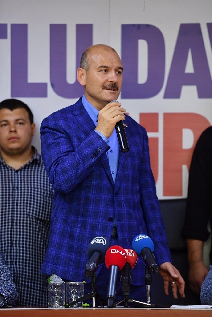 İçişleri Bakanı Süleyman Soylu, Bayrampaşa AK Parti ilçe başkanlığına, seçimde elde edilen sonuç dolayısıyla teşekkür ziyaretinde bulundu. 