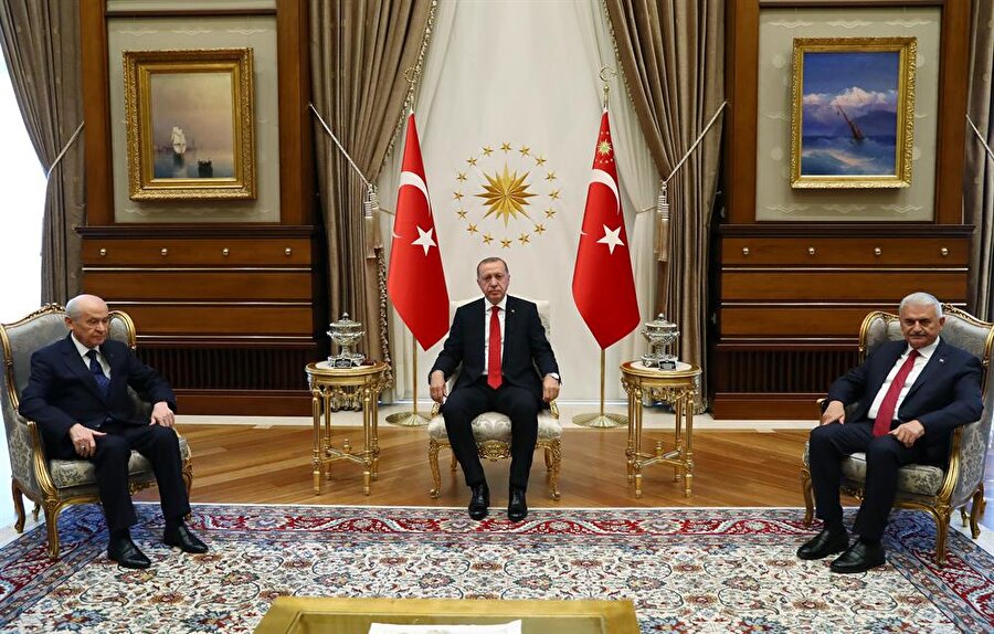 Cumhurbaşkanı Recep Tayyip Erdoğan, MHP Genel Başkanı Devlet Bahçeli'yi Cumhurbaşkanlığı Külliyesi'nde kabul etti.