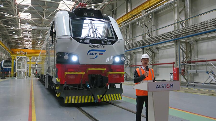 Kazakistan demir yolu şirketinin, Fransa'nın Alstom ve Rusya'nın Transmashholding şirketiyle ortak kurduğu EKZ fabrikasında düzenlenen tanıtım toplantısına Alstom Genel Müdür Yardımcısı Didier Pfleger, EKZ Genel Müdürü Julien Nodi'nin yanı sıra fabrika çalışanları ve davetliler katıldı.