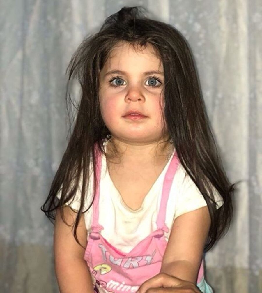 Ağrı’nın Bezirhane köyünde Bayramın 1. Günü kaybolan minik Leyla dün bulundu. 4 yaşındaki küçük kızın bedeni Dere yatağına yüz üstü atılmış bir şekilde bulundu.