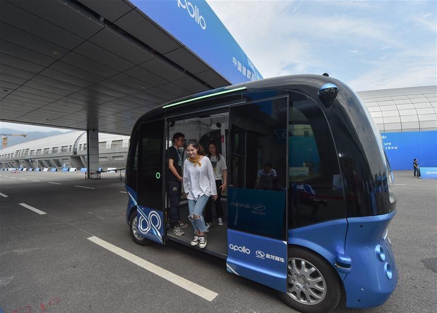 Robin Li, otobüs üreticisi King Long ile ortaklaşa üretilen sürücüsüz otobüslerin Çin'in birçok kentinde ticari amaçlı olarak da kullanılacağını ifade etti.