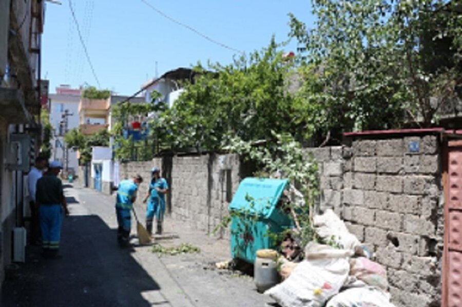 Evden çıkan çöpler