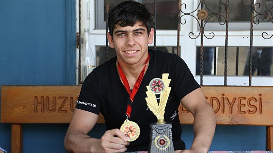 17 yaşındaki genç sporcu elde ettiği başarıyla Türkiye'nin gurur oldu.