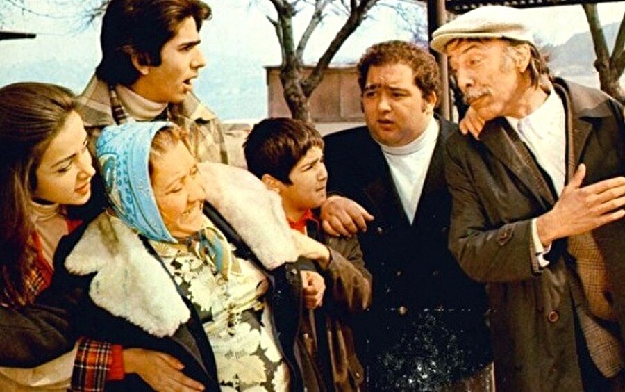 Neşeli Günler filmi, 1978 yapımı aile komedisi Yeşilçam filmidir