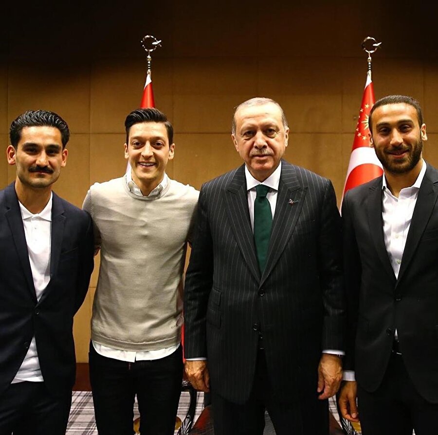 Bu fotoğrafın ardından Almanya'da Mesut Özil ve İlkay Gündoğan'a linç kampanyasına varan eleştiriler yapılmıştı. DFB ise olayı yönetememekten dolayı tepki görmüştü.