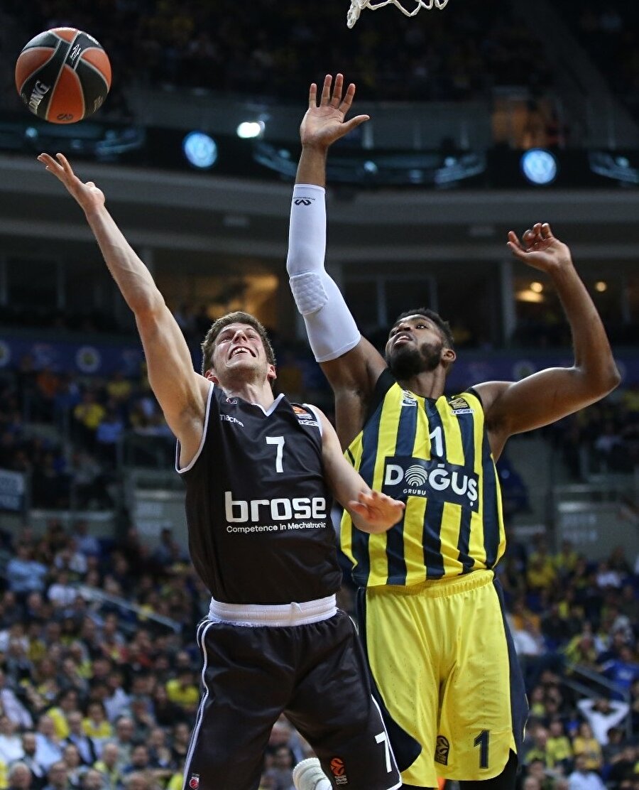 ABD’li basketbolcu Jason Thompson, Fenerbahçe'ye veda etti.