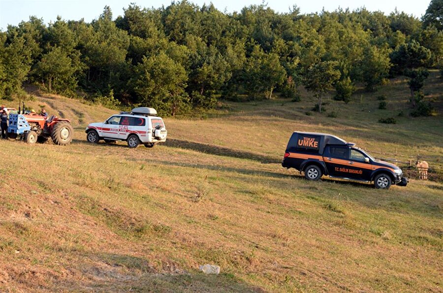 İhbar üzerine olay yerine gelen jandarma ve AFAD ekipleri, bölgede arama çalışması başlattı.