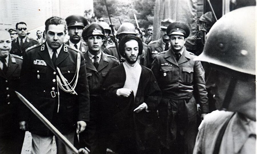 Liderlik ettiği hareketi bir silahlı örgüte dönüştüren Nevvab Safevi, hayatının son yıllarında sıklıkla gözaltına alındı.