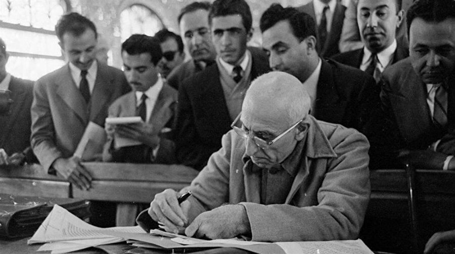 Nevvab Safevi'nin liderlik ettiği hareket, Başbakan Muhammed Musaddık'la suikast girişiminde bulunmakla suçlandı.