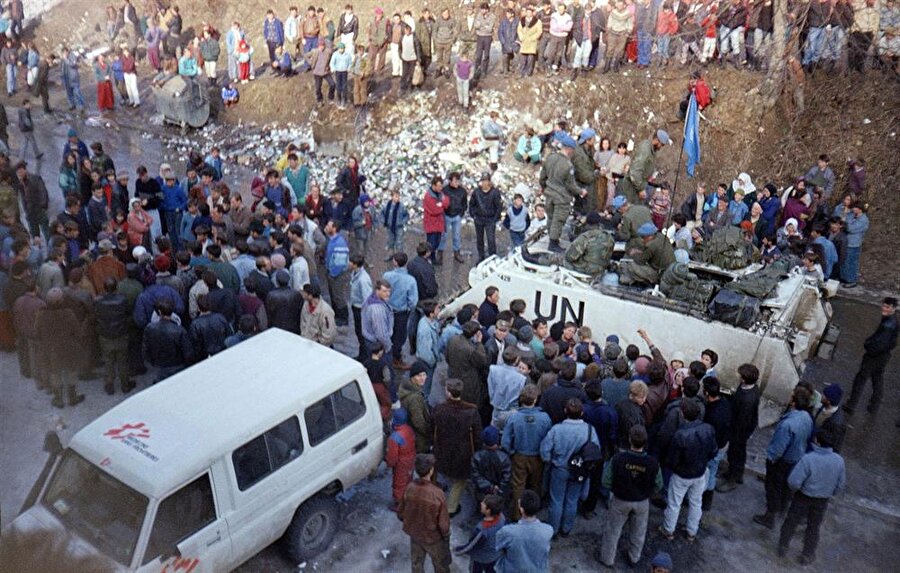 Srebrenitsa, 16 Nisan 1993 tarihli BMGK kararıyla güvenli bölge ilan edilmişti.