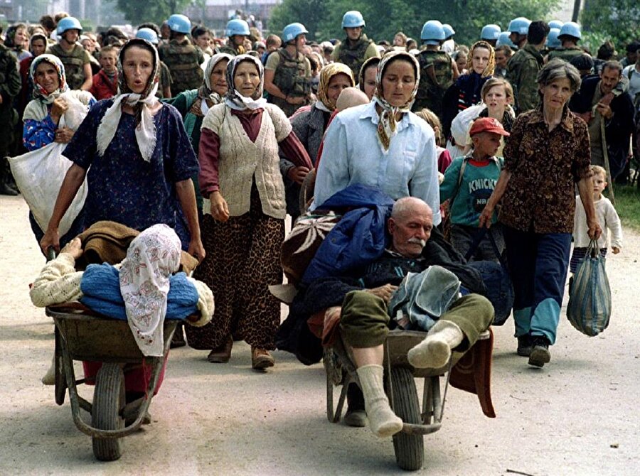 Srebrenitsa'daki Boşnaklar, adeta düşmanlarının insafına terk edilmişlerdi.