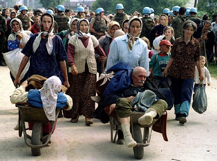 Srebrenitsa'daki Boşnaklar, adeta düşmanlarının insafına terk edilmişlerdi.