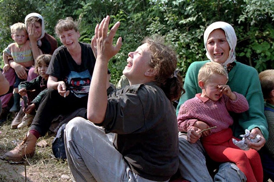 Srebrenitsa, tarihin gördüğü en büyük soykırımlardan birine sahne oluyordu.