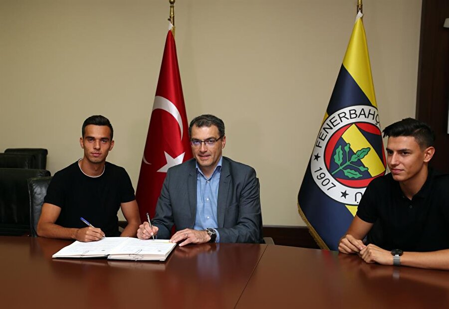 Fenerbahçe genç yıldızlarla sözleşme imzaladı. 