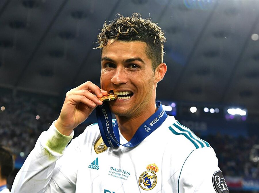 Portekizli futbolcu, Real Madrid formasıyla beş kez Şampiyonlar Ligi kupasını kazandı. 