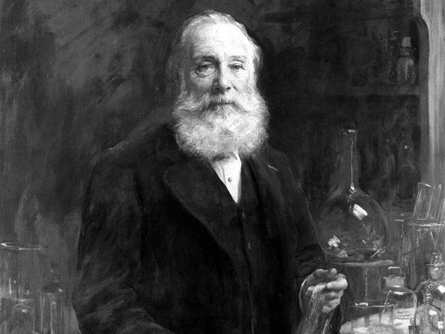 İngiliz kimyager William Henry Perkin, sentetik mor rengi 1856'da şans eseri keşfetti.