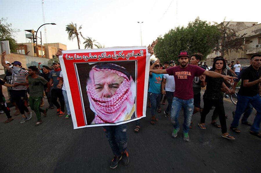 Irak Başbakanı Haydar Abadi de göstericilerin hedefleri arasında. (Essam Al-Sudanı / Reuters)